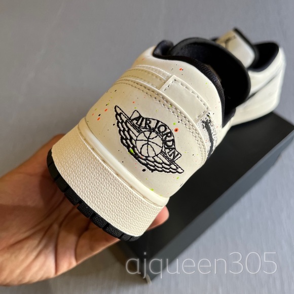 Air Jordan 1 Low SE GS Sail - Picture 9 of 10